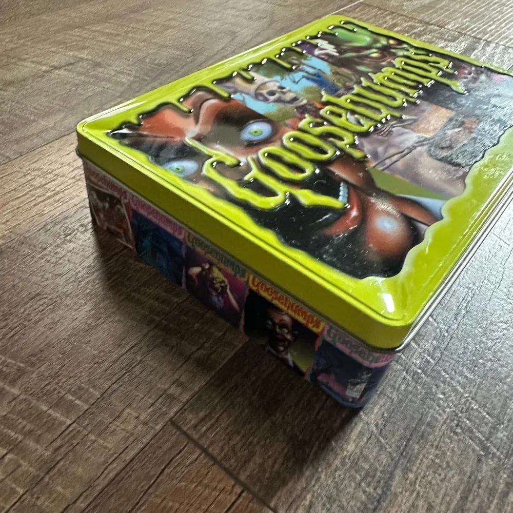 Collectors Scholastic Goosebumps Book Set with metal tin